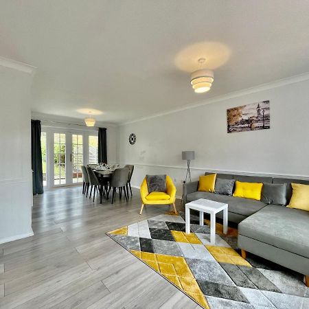 Stylish 3 Bed Chigwell Home With Free Parking المظهر الخارجي الصورة