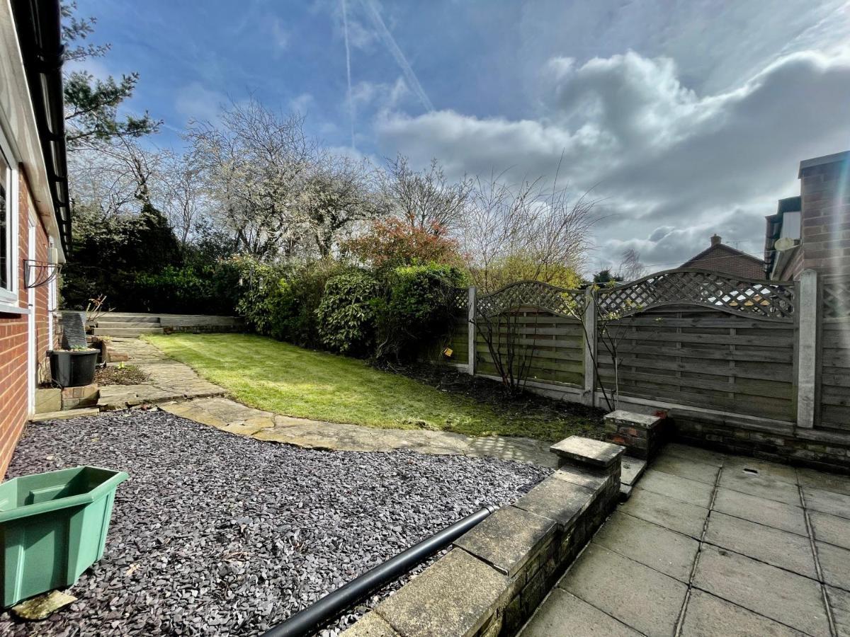 Stylish 3 Bed Chigwell Home With Free Parking المظهر الخارجي الصورة