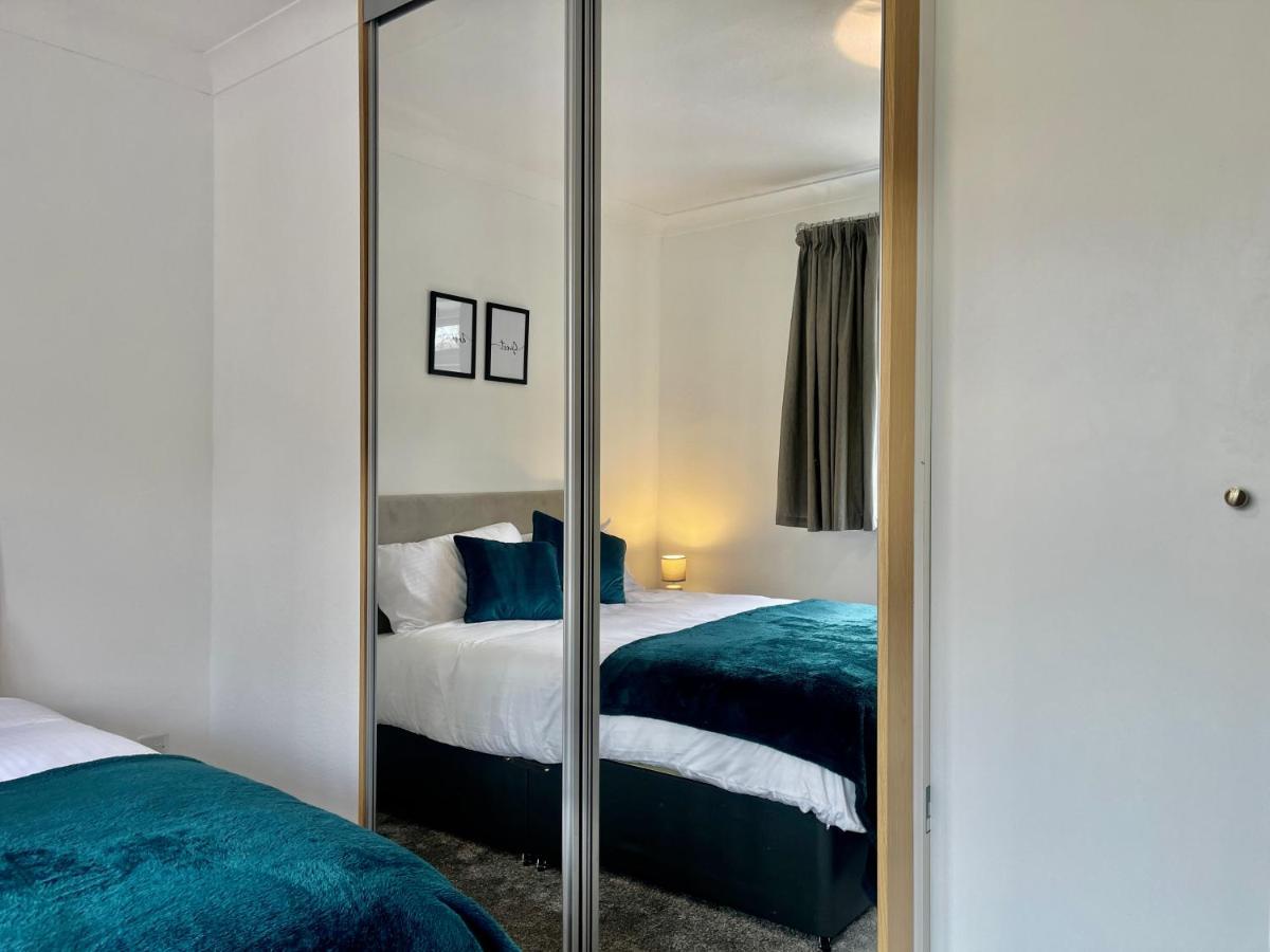 Stylish 3 Bed Chigwell Home With Free Parking المظهر الخارجي الصورة